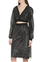 Load image into Gallery viewer, Cropped-length sequin cardigan
