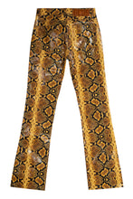 Load image into Gallery viewer, Faux leather trousers
